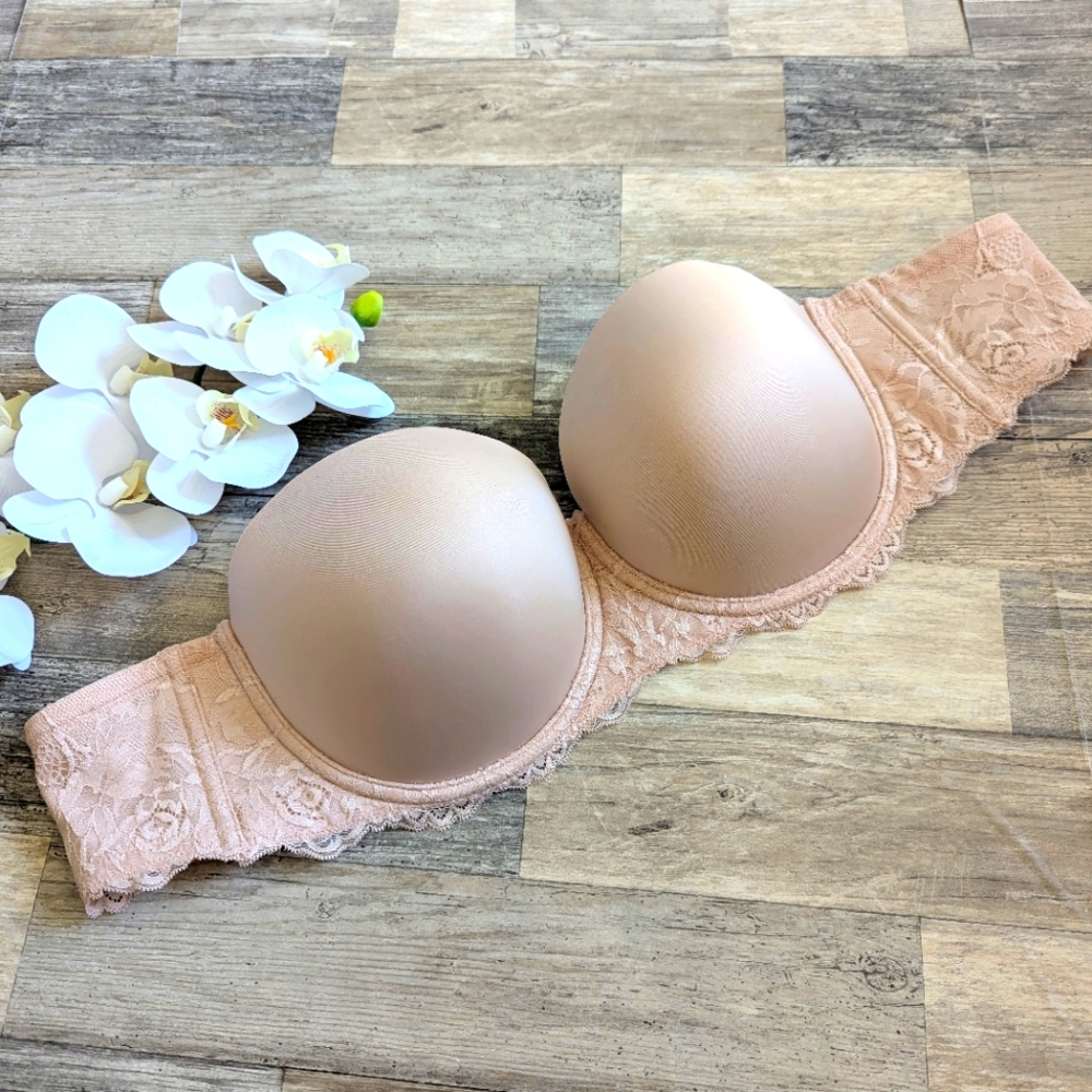 Torrid curve lightly lined underwire balconette strapless bra size 42D NWOT